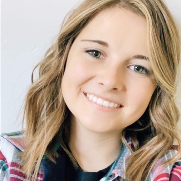 Meet your Posher, Kelli - Picture 1 of 1